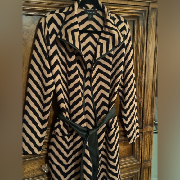 🆕 Tahari Open Belted Cardigan Jacket Black Brown Chevron Pattern Size Medium - Picture 4 of 17